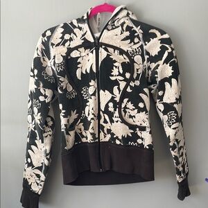 Lululemon Floral Black and White Women's sweater